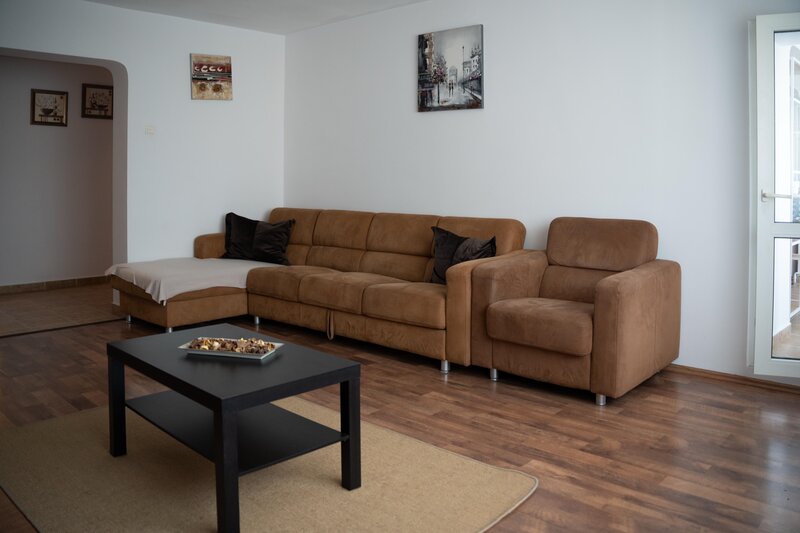 Unirii, 100 m magazin Unirea,
