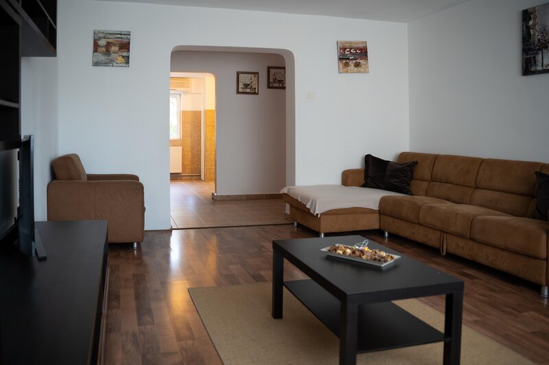 Unirii, 100 m magazin Unirea,