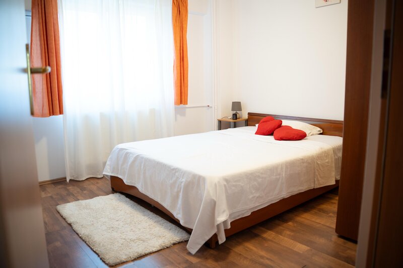 Unirii, 100 m magazin Unirea,