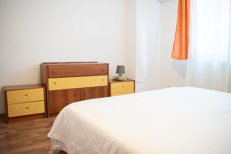Unirii, 100 m magazin Unirea,